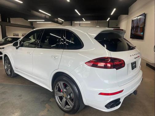 Carrara White Metallic 2015 Porsche Cayenne Turbo