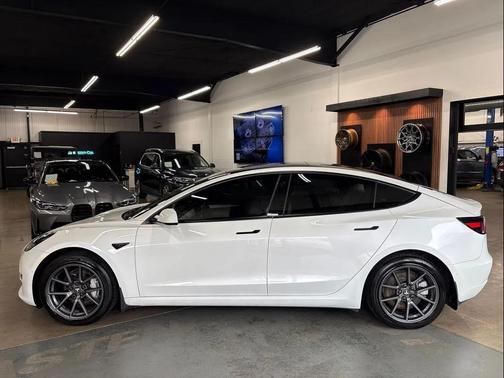 Pearl White Multi-Coat 2022 Tesla Model 3 Long Range