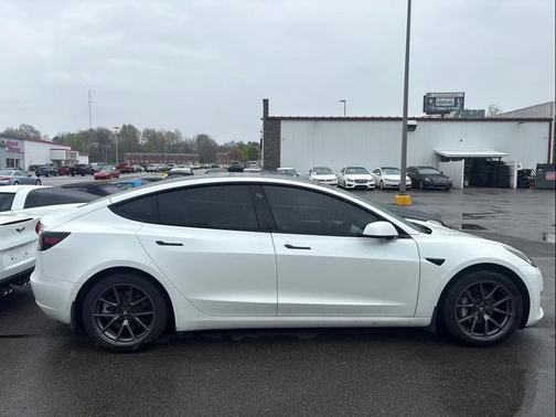 Pearl White Multi-Coat 2022 Tesla Model 3 Long Range