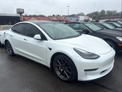 Pearl White Multi-Coat 2022 Tesla Model 3 Long Range