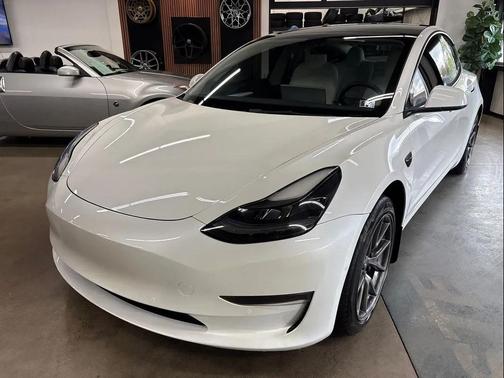 Pearl White Multi-Coat 2022 Tesla Model 3 Long Range
