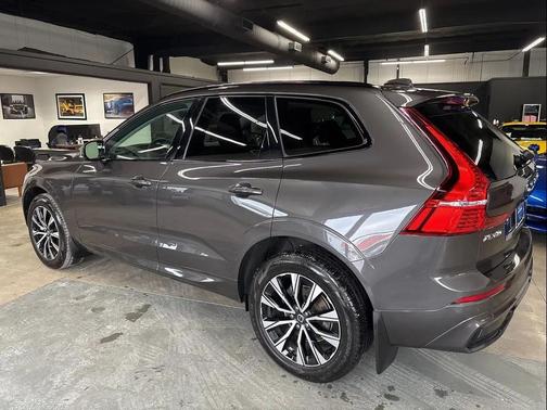 2024 Volvo XC60 B5 Core Dark Theme