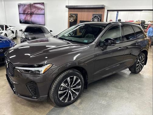 2024 Volvo XC60 B5 Core Dark Theme