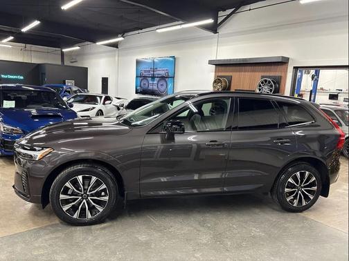 2024 Volvo XC60 B5 Core Dark Theme