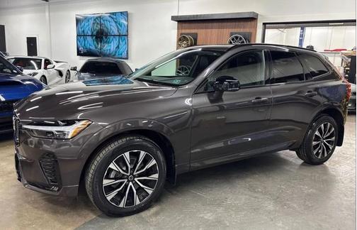 2024 Volvo XC60 B5 Core Dark Theme