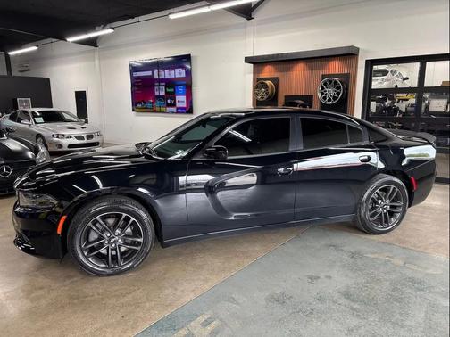 Pitch Black Clearcoat 2019 Dodge Charger SXT