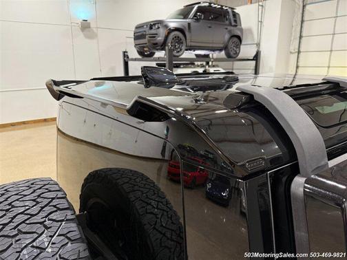 2024 Land Rover Defender V8