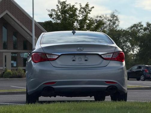 2011 Hyundai SONATA SE