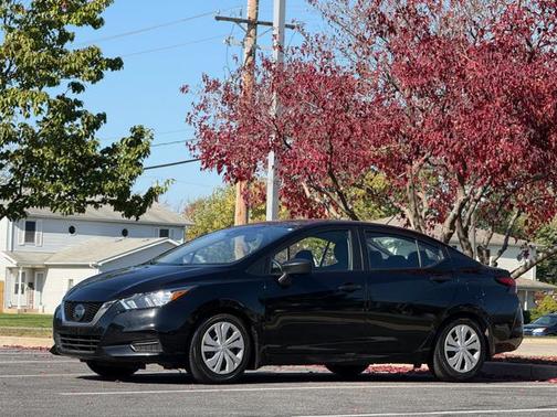 Super Black 2020 Nissan Versa 1.6 S