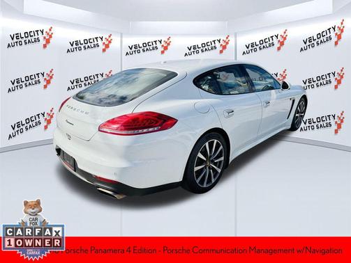 2016 Porsche Panamera 4 Edition