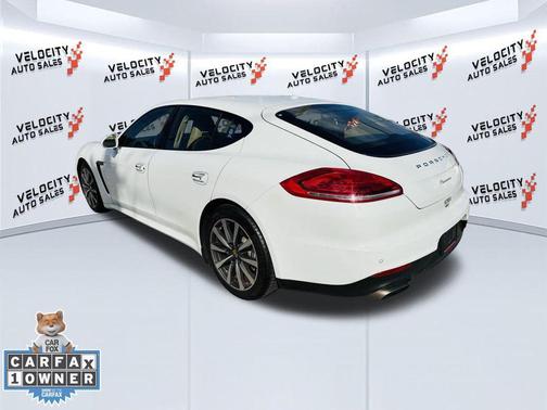 2016 Porsche Panamera 4 Edition