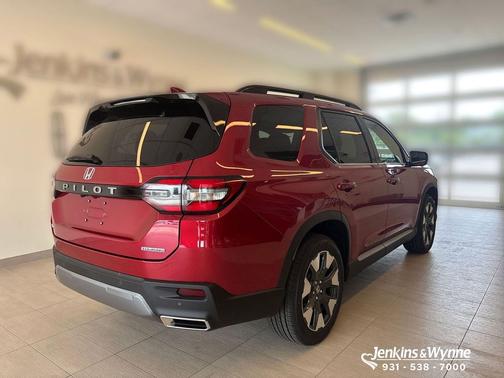 Radiant Red Metallic II 2026 Honda Pilot Touring 8-Passenger