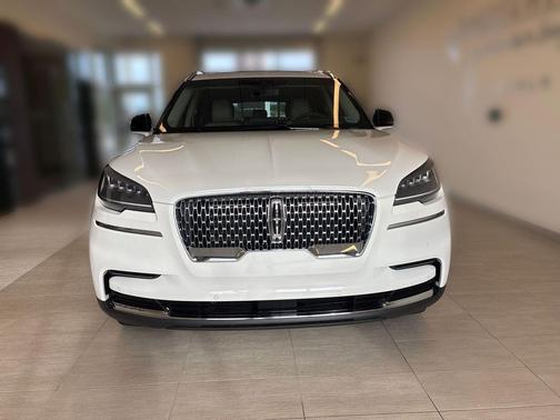 Pristine White Metallic Tri-Coat 2023 Lincoln Aviator Reserve AWD