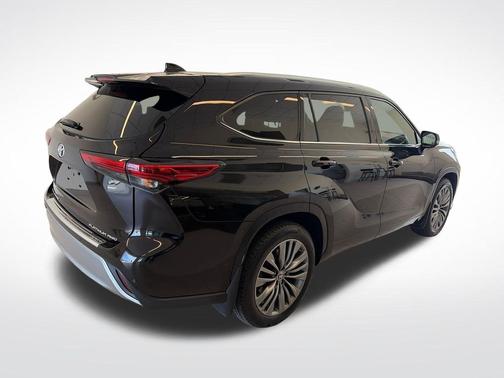 Opulent Amber 2020 Toyota Highlander Platinum