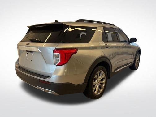 Iconic Silver Metallic 2023 Ford Explorer XLT