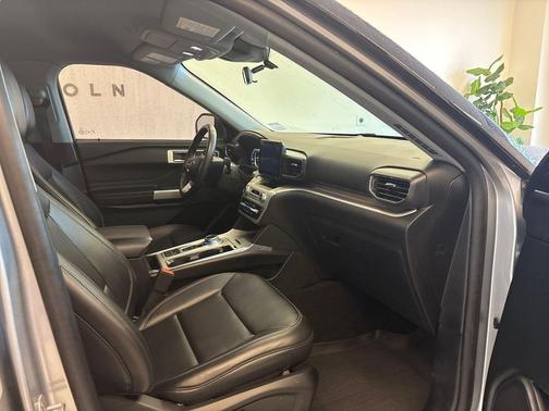 Iconic Silver Metallic 2023 Ford Explorer XLT