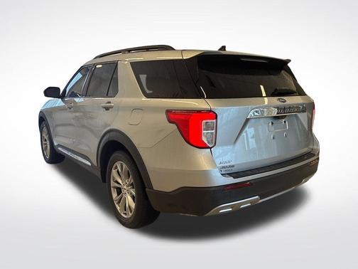 Iconic Silver Metallic 2023 Ford Explorer XLT