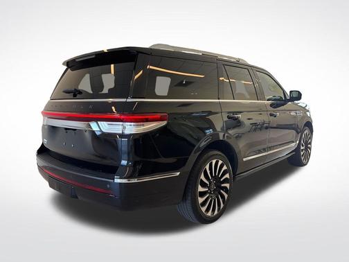 Infinite Black Metallic Clearcoat 2022 Lincoln Navigator Black Label