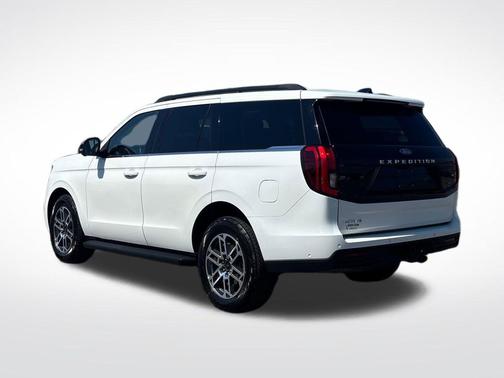 Star White Metallic Tri-Coat 2025 Ford Expedition Active