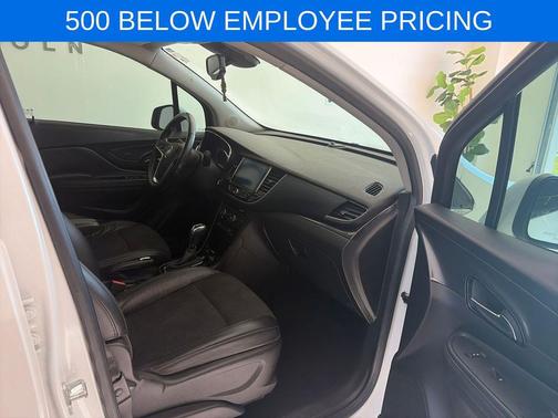 Summit White 2017 Buick Encore Preferred II