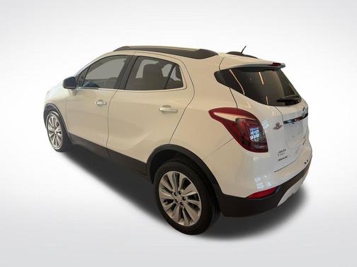 Summit White 2017 Buick Encore Preferred II