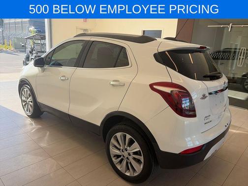 Summit White 2017 Buick Encore Preferred II