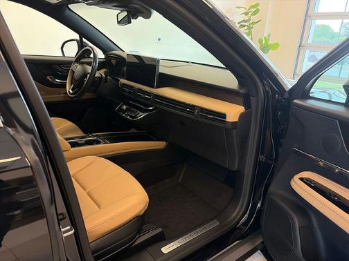 Infinite Black Metallic Clearcoat 2023 Lincoln Corsair Reserve