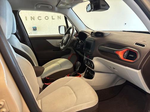 Mojave Sand 2016 Jeep Renegade Latitude