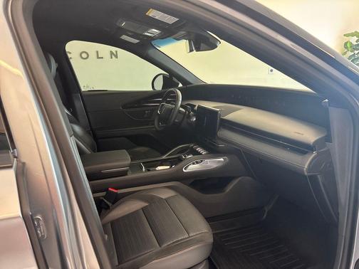 Silver Radiance Metallic Clearcoat 2024 Lincoln Nautilus Reserve