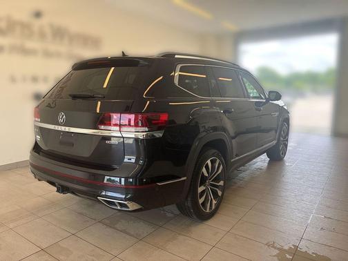 Deep Black Pearl 2022 Volkswagen Atlas 3.6L SEL Premium