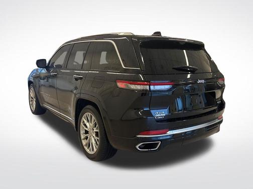 Diamond Black Crystal Pearlcoat 2023 Jeep Grand Cherokee Summit
