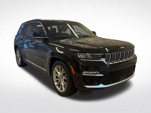 Diamond Black Crystal Pearlcoat 2023 Jeep Grand Cherokee Summit