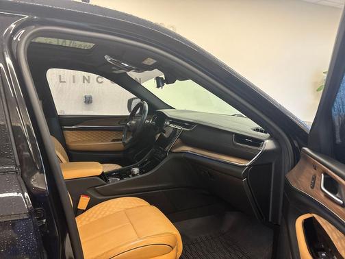 Diamond Black Crystal Pearlcoat 2023 Jeep Grand Cherokee Summit