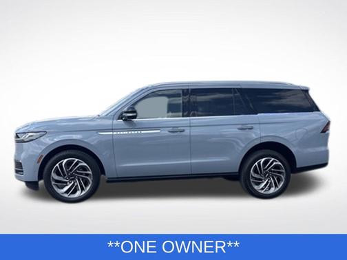 Gray Mist Metallic Tri-Coat 2025 Lincoln Navigator Reserve