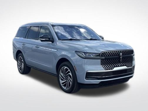 Gray Mist Metallic Tri-Coat 2025 Lincoln Navigator Reserve