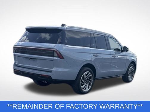 Gray Mist Metallic Tri-Coat 2025 Lincoln Navigator Reserve