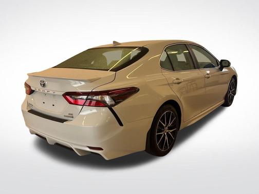 Ice Edge 2024 Toyota Camry Hybrid SE