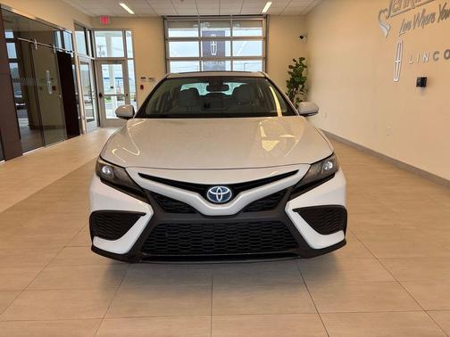 Ice Edge 2024 Toyota Camry Hybrid SE