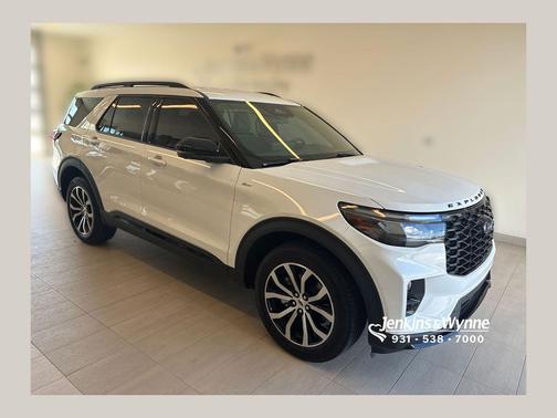 Star White Metallic Tri-Coat 2025 Ford Explorer ST-Line