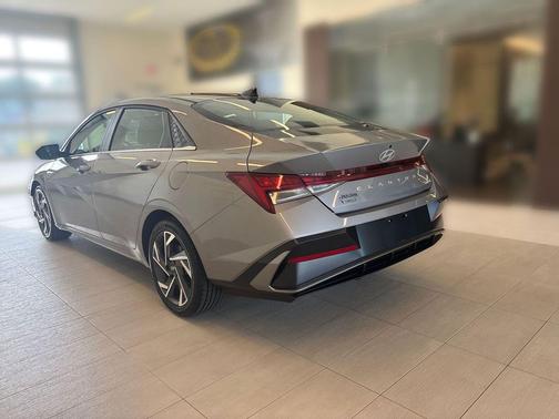 Fluid Metal 2025 Hyundai ELANTRA Limited