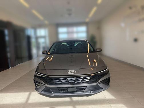 Fluid Metal 2025 Hyundai ELANTRA Limited