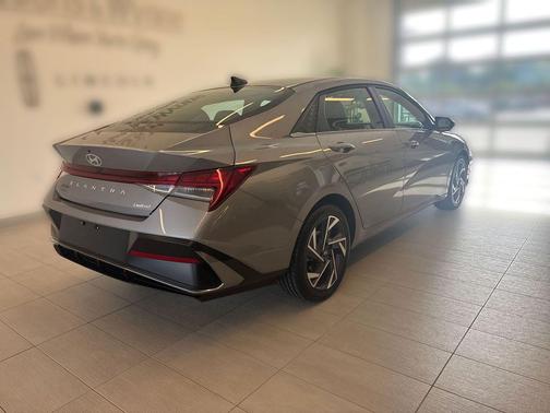Fluid Metal 2025 Hyundai ELANTRA Limited