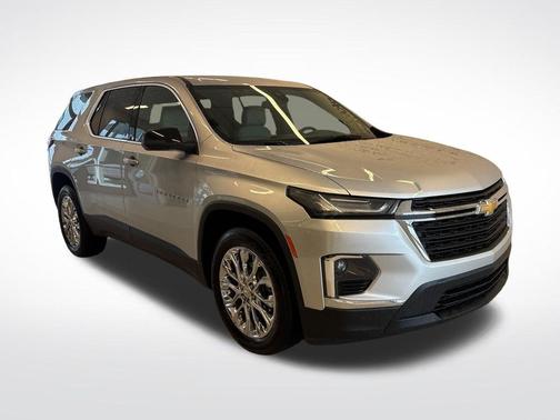 Silver Ice Metallic 2022 Chevrolet Traverse LS