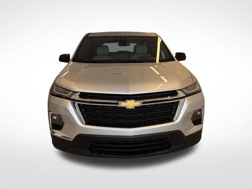 Silver Ice Metallic 2022 Chevrolet Traverse LS