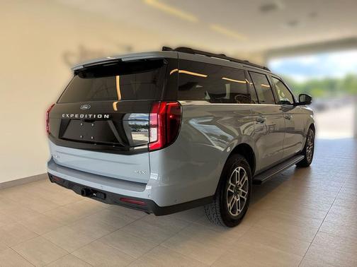 Glacier Gray Metallic TriCoat 2025 Ford Expedition Max Active 4x4
