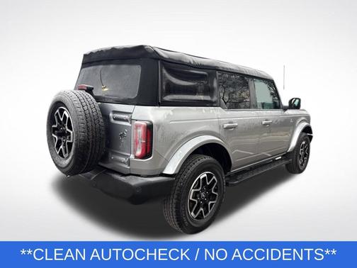 Iconic Silver Metallic 2023 Ford Bronco Outer Banks