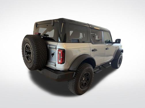 Iconic Silver Metallic 2024 Ford Bronco Wildtrak