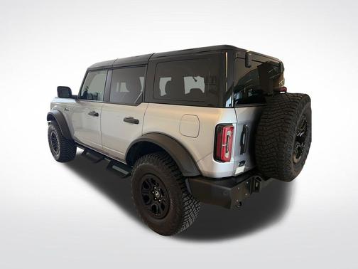 Iconic Silver Metallic 2024 Ford Bronco Wildtrak