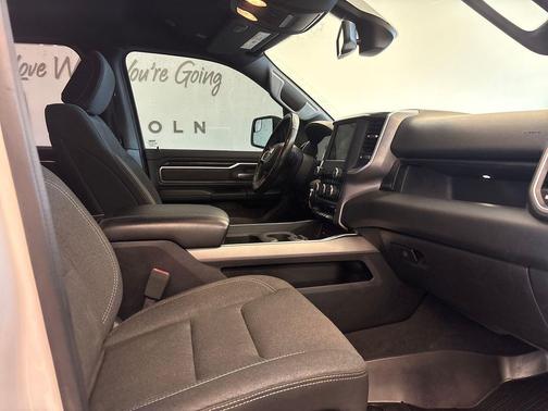 Bright White Clearcoat 2019 RAM 1500 Big Horn