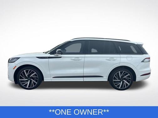 Pristine White Metallic Tri-Coat 2025 Lincoln Aviator Black Label AWD